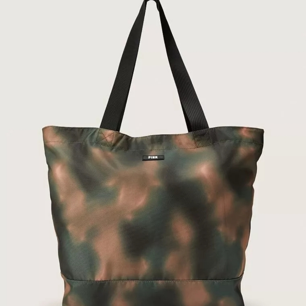 Victoria’s Secret PINK Weekender Tote Bag Gym Bag Zip Top Camo Blur Print NWOT